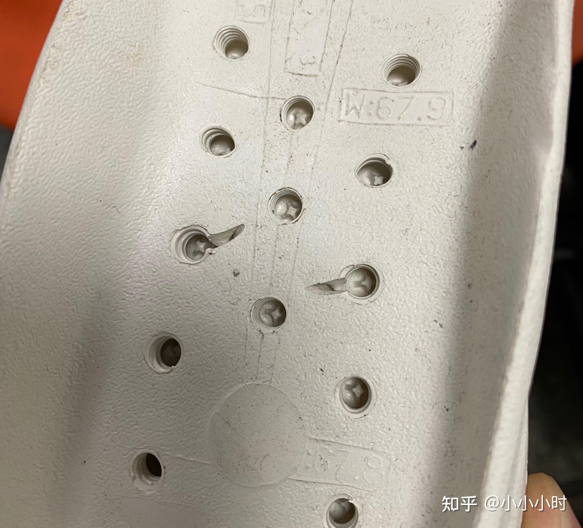 很多博主在早期切开鞋子,不论是横切还是纵切,最后中底露出来如图所示