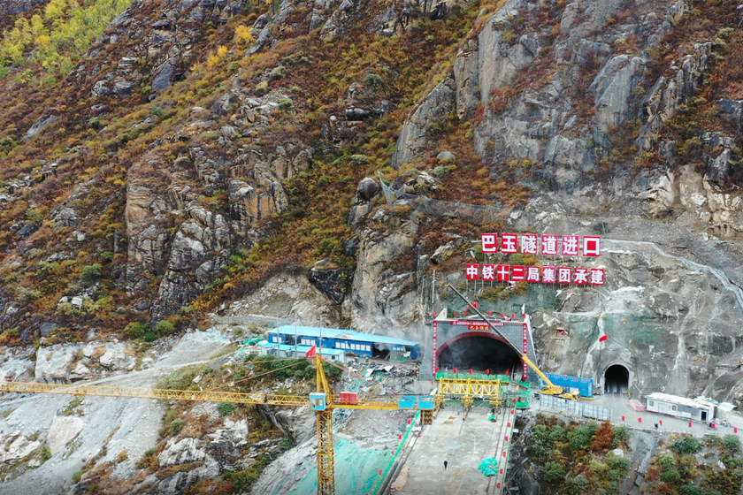 石头像炮弹一样飞，川藏铁路这条隧道多难修你无法想象 - 知乎