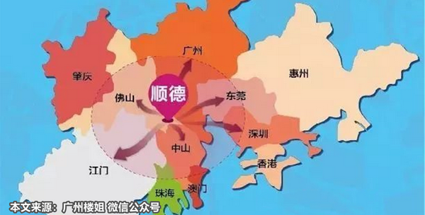 回答:順德位於廣東省的南部,珠江三角洲平原中部,是佛山市與廣州市