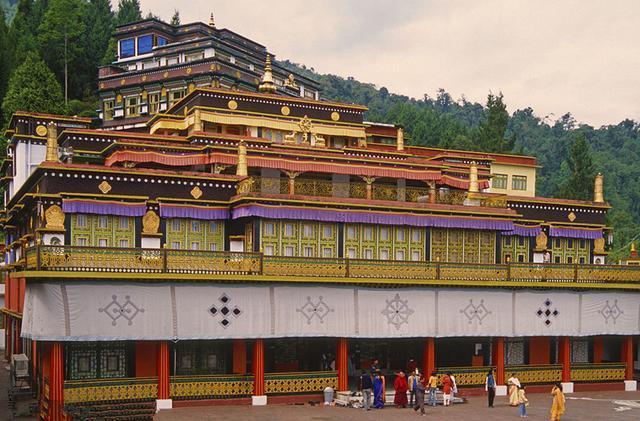 锡金王室的2件镶宝金法轮 - 知乎