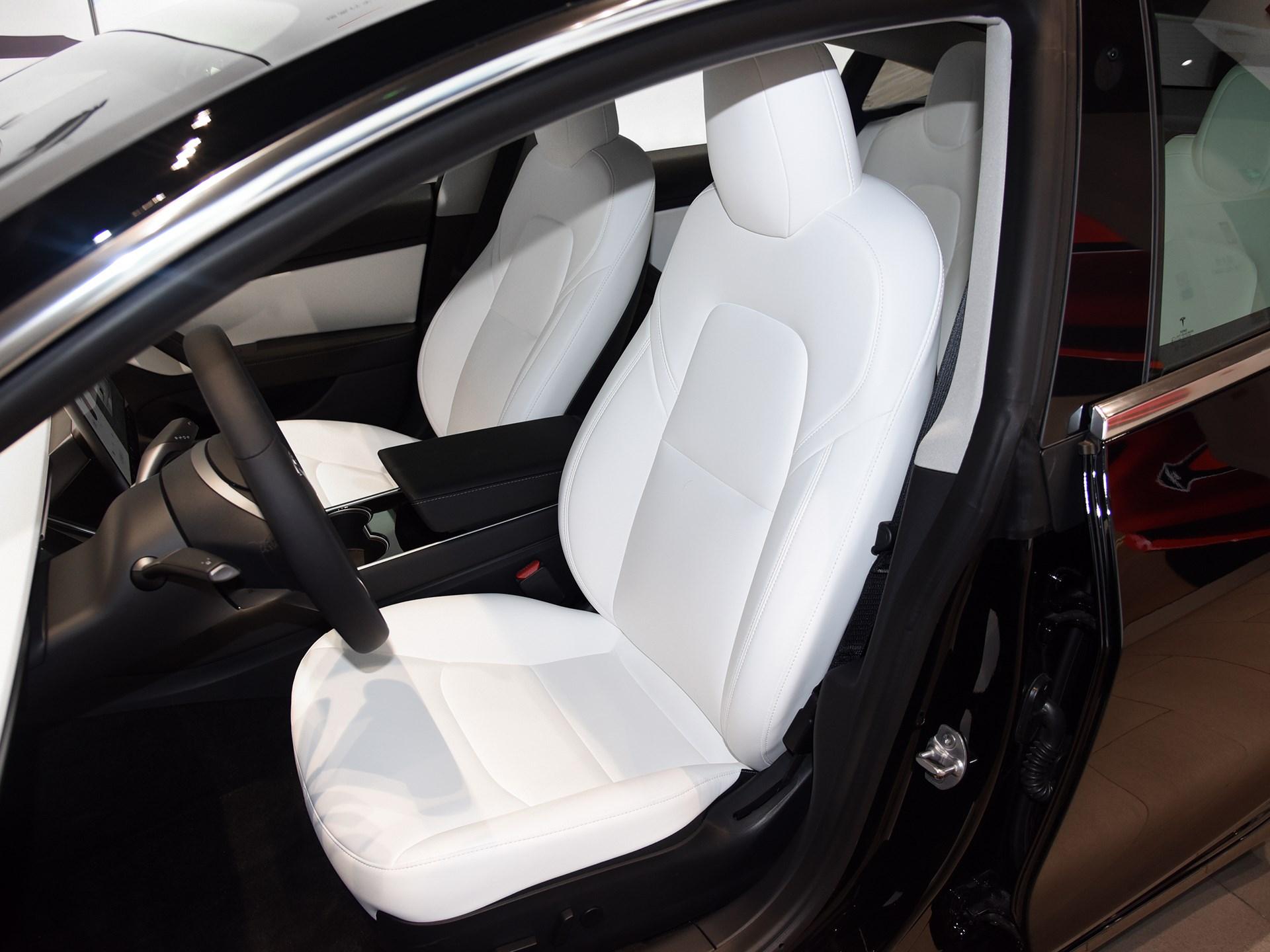 新的一年降价第一击新款特斯拉model3售价2499万元起