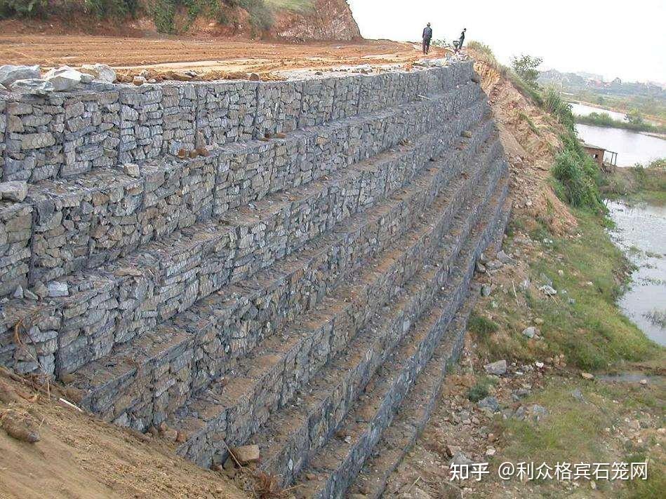 直立挡墙格宾网施工技巧