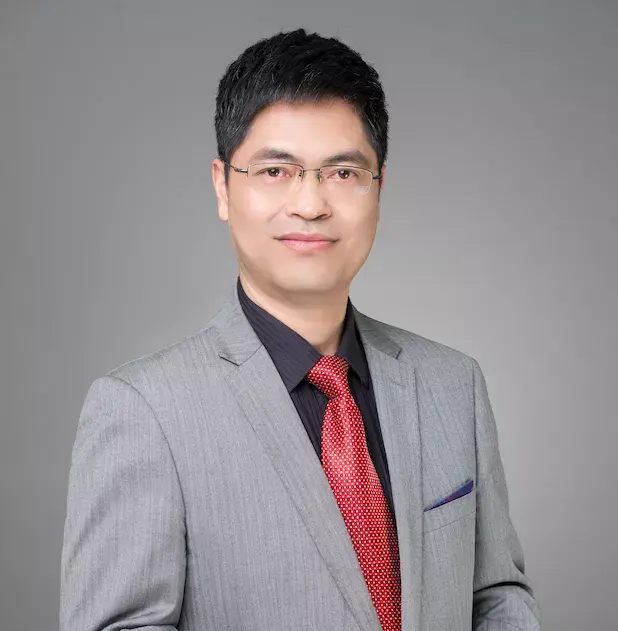 委派李春雷同志出任上海青浦平和双语学校校长,张菁同志出任上海青浦