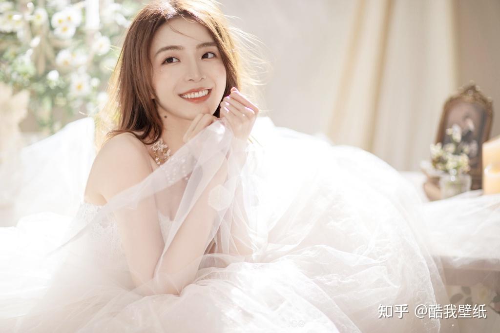 lpl花旦余霜拍夏日大片一袭白纱裙如梦似幻是少女想要的样子