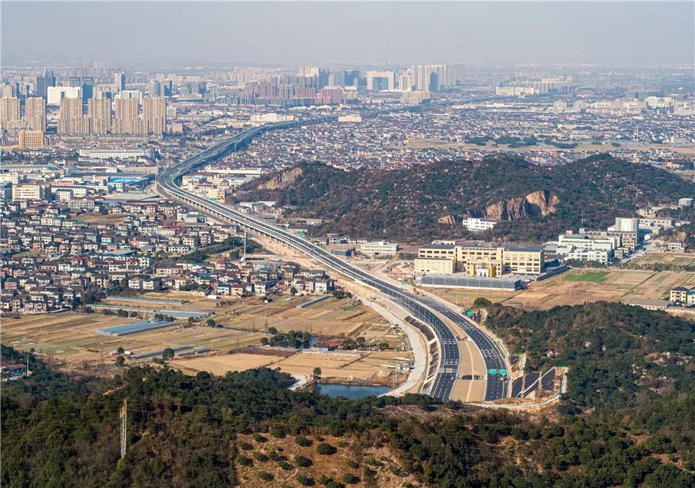 杭州湾新区南北交通大动脉——胜陆公路余姚郭姆渡大桥已顺利合龙