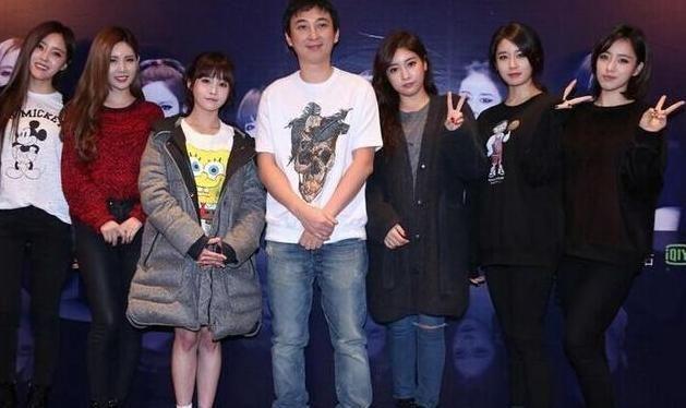 57岁的胡光伟是沛县安国中学体育老师,连续4年参加"村界杯".