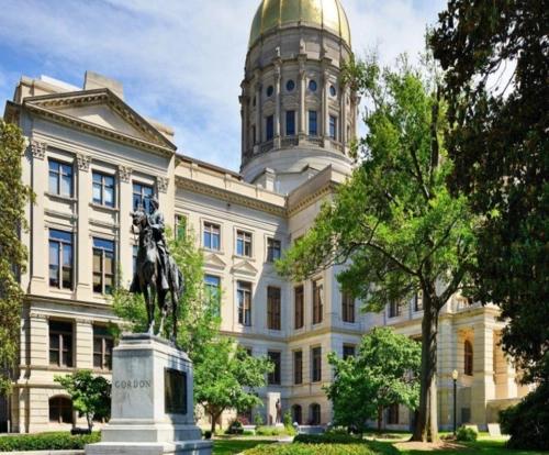 加州多明尼克大学