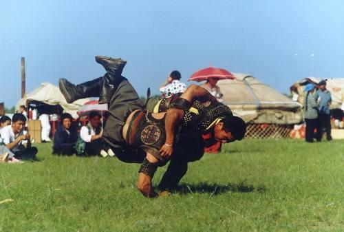 骑马摔跤蒙古族