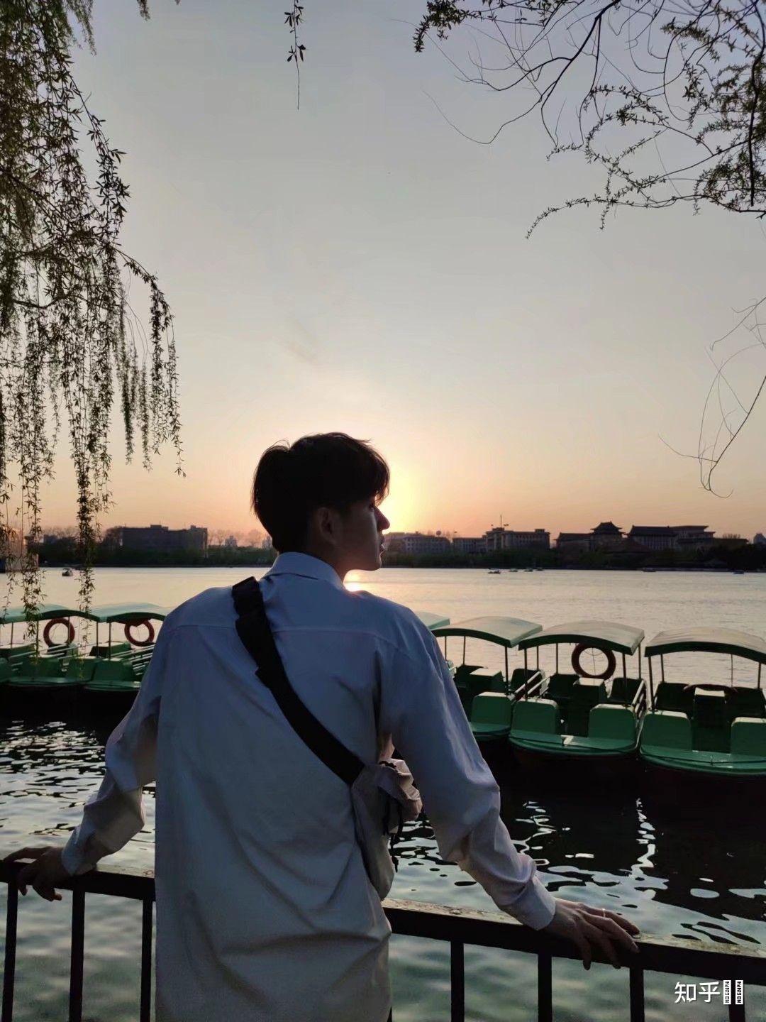 你见过最帅的高中男生长什么样? - 知乎