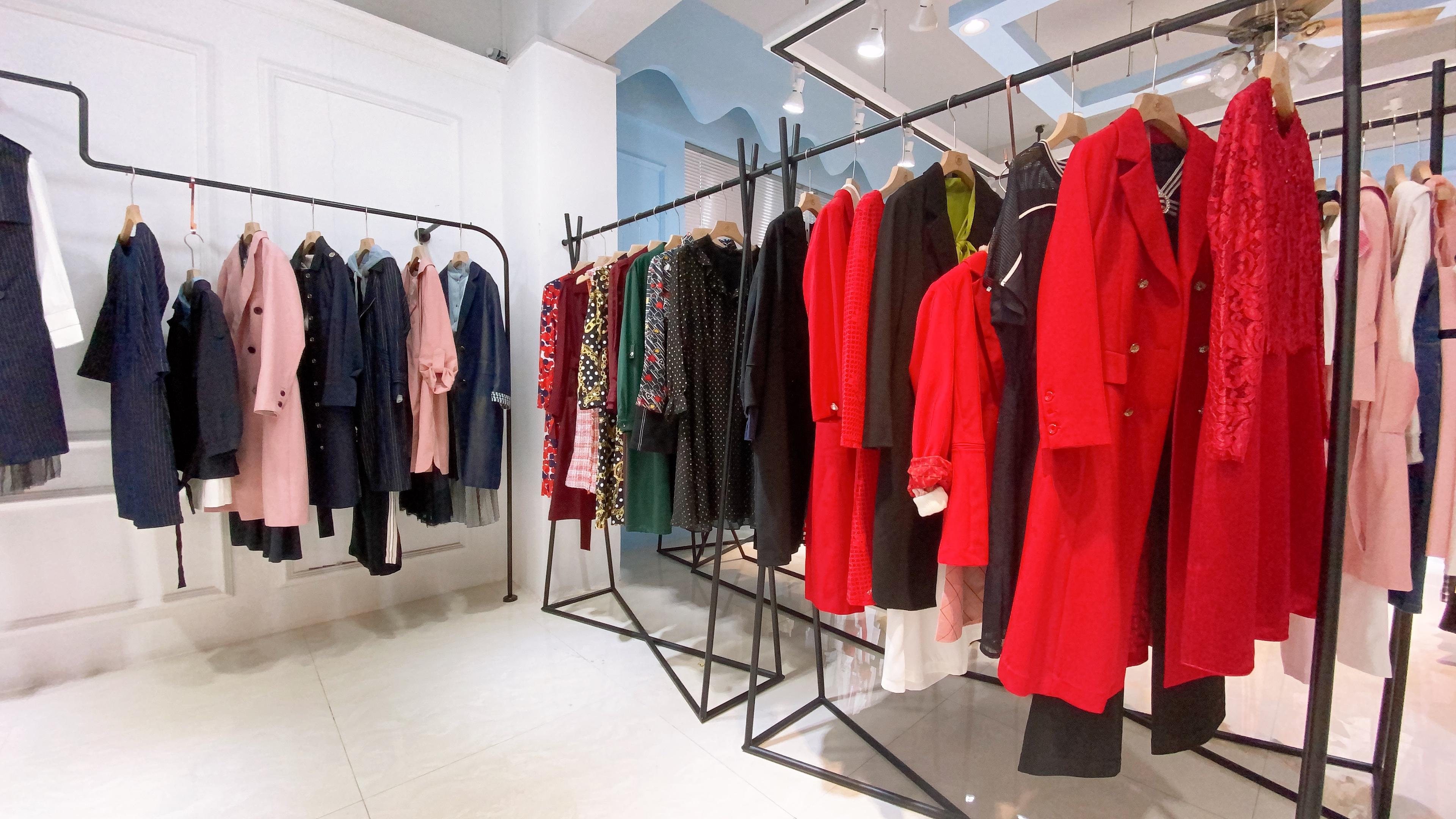 深圳品牌珞娜20年秋冬款库存女装尾货批发快手直播货源一手供应商