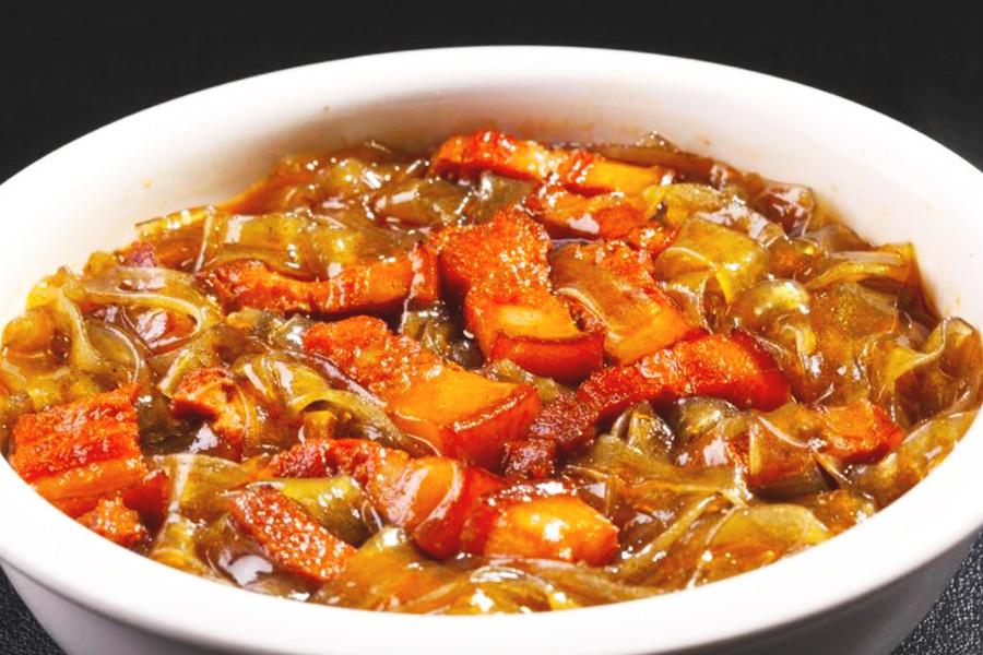 小寒了猪肉酸菜炖粉条这样做比东北人的还香鲜香滑嫩又好吃