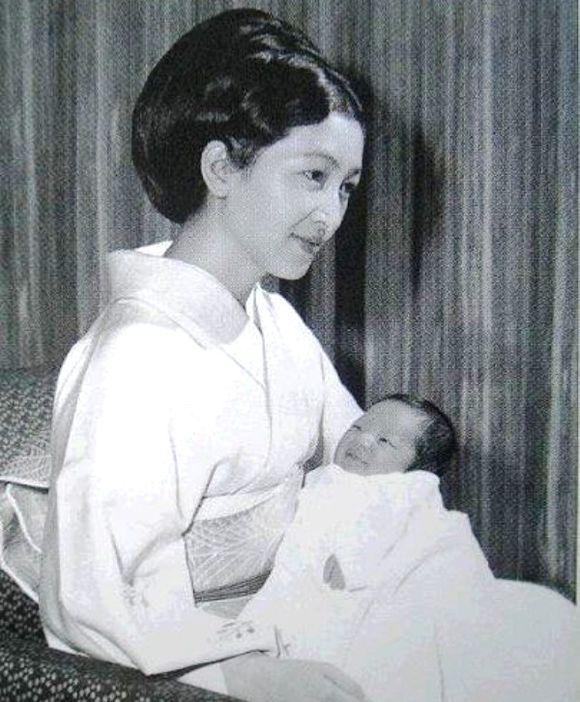 史上最美日本皇后 无双美貌换来59年囚牢般生活