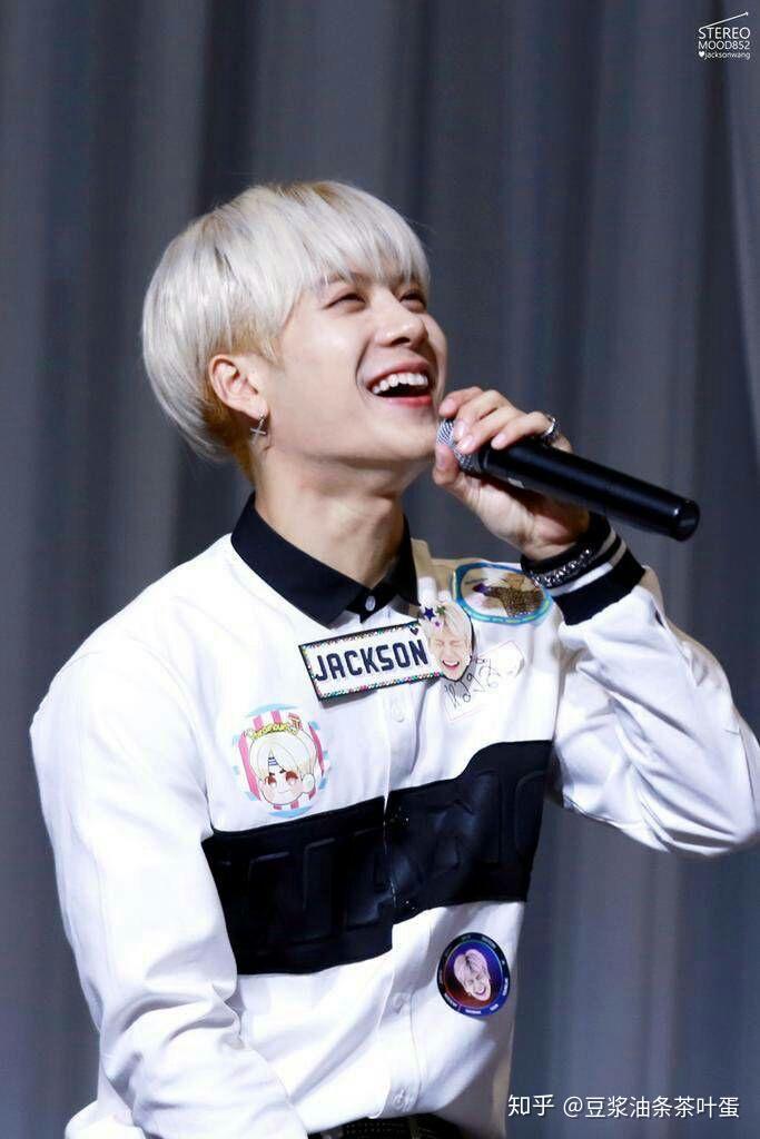 王嘉尔jackson怎么能笑得如此好看这般温暖治愈
