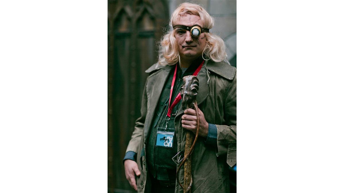 康奈利·福吉↑戴兜帽,手举火把的食死徒↑以下为图集在2016年,j.k.