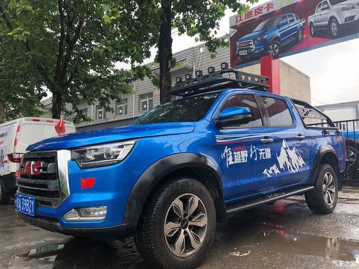 人靠衣装车靠改装江淮皮卡帅铃t8基础变装