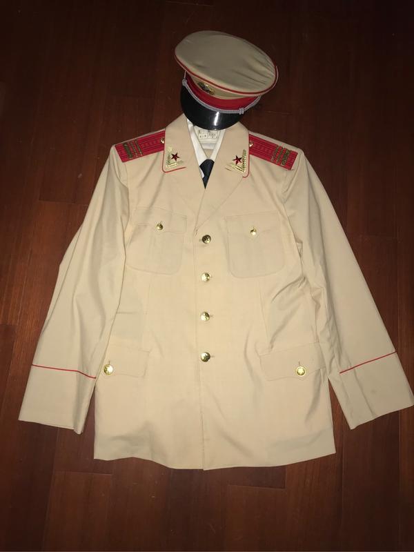 (夏季礼服后面的开衩,在常服上是没有的 87式仪仗队夏季礼服(军官&