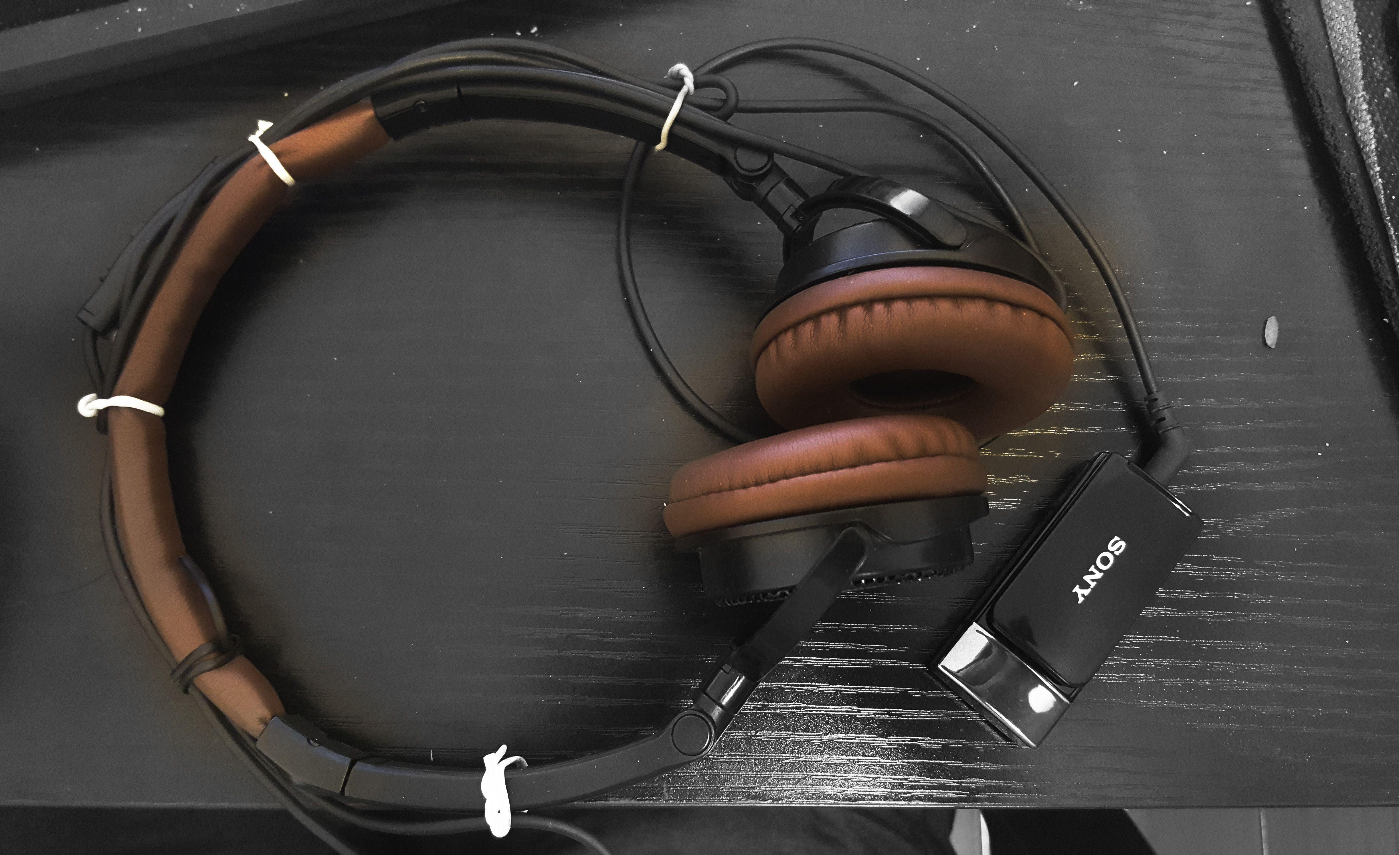 留下一小截不影响的插在了mw1上(我还有个sbh52换着插,但mw1内置mp3