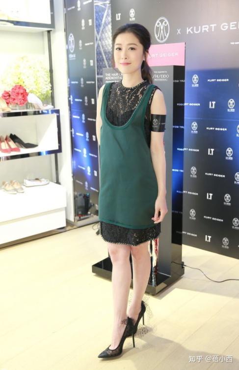 周丽淇穿衣真大胆,绿裙里面套蕾丝内搭秀身材,不愧是tvb花旦 - 知乎