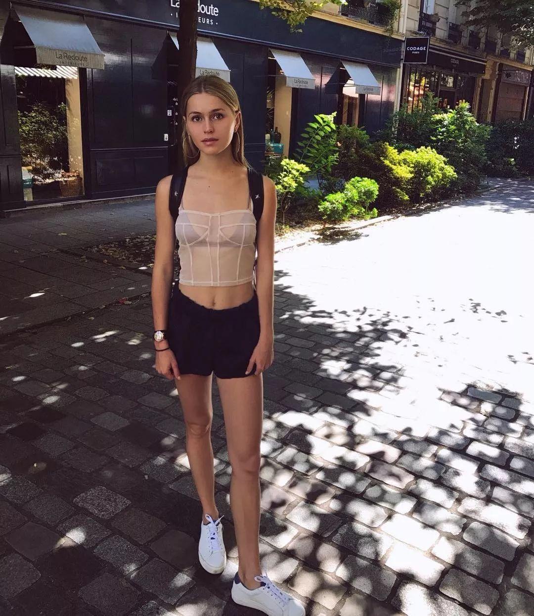 守着这么美貌一位千金换成了mallory的自拍此后drake便将自己的sns