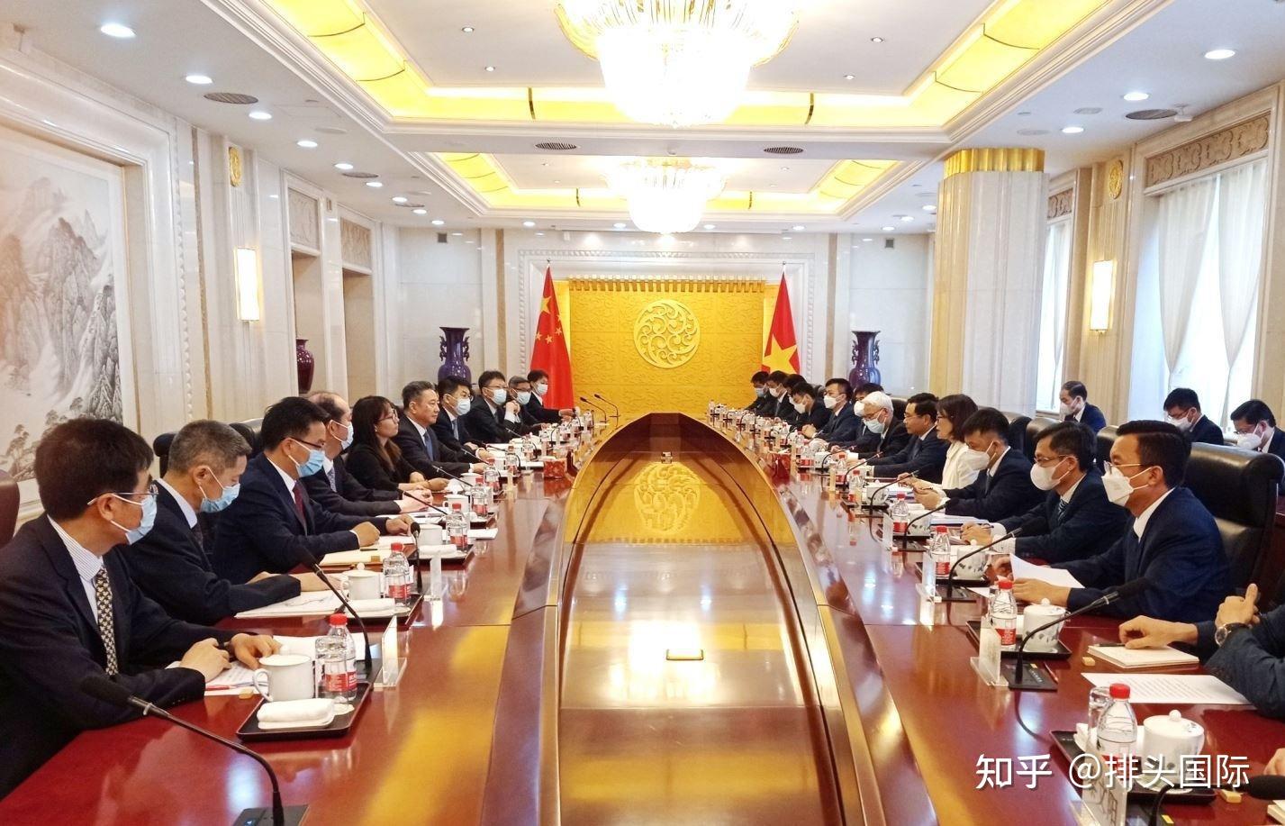 首次访华！越南国家主席武文赏抵达北京-度小视
