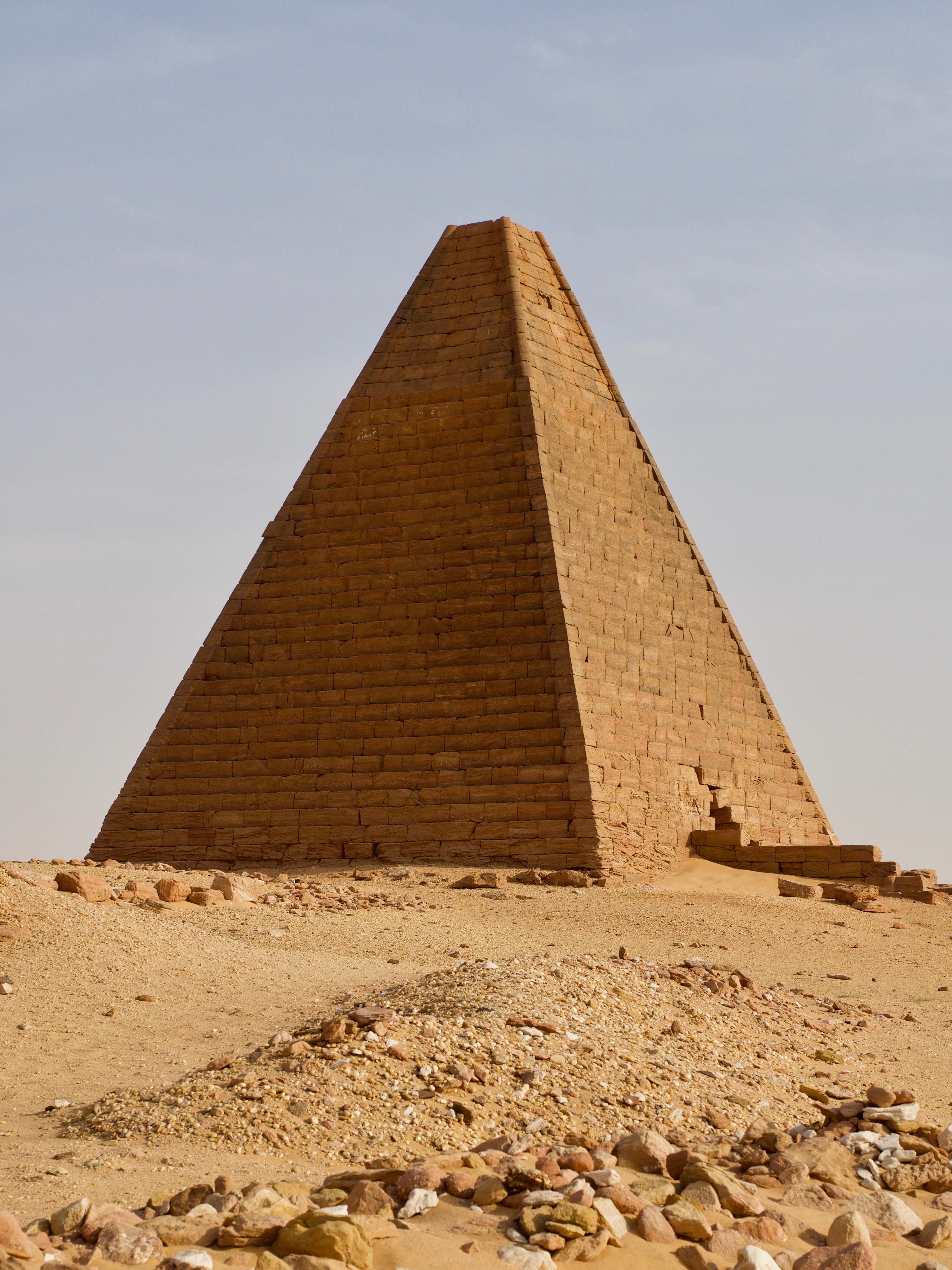 苏丹金字塔图片