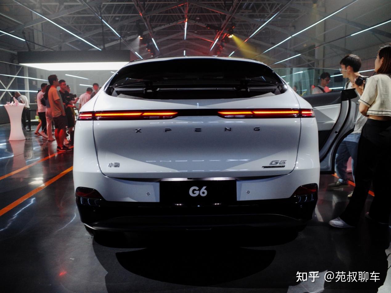 无框车门和隐藏式门把手也没有缺席,作为一款轿跑suv,小鹏g6有着0.