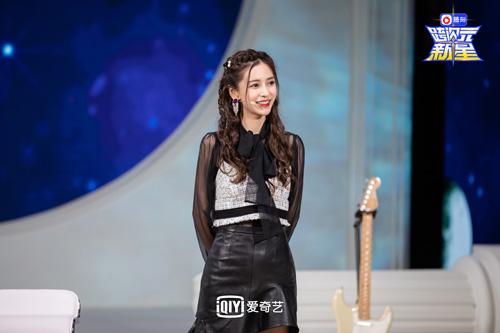 跨次元新星黄金选手亮相angelababy小鬼虞书欣夸赞