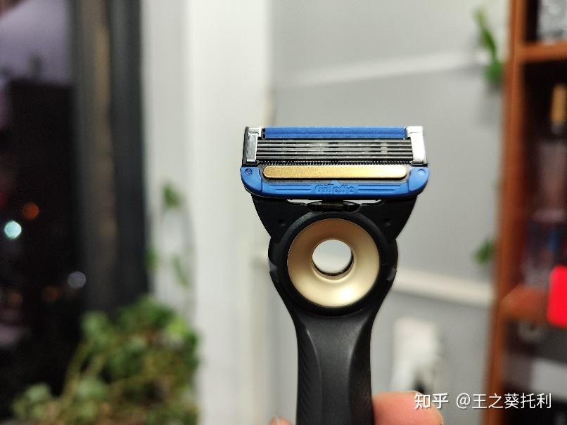 吉列热感手动剃须刀上手体验及测评:年轻人第一次用手动剃须刀是一种什么体验! - 知乎