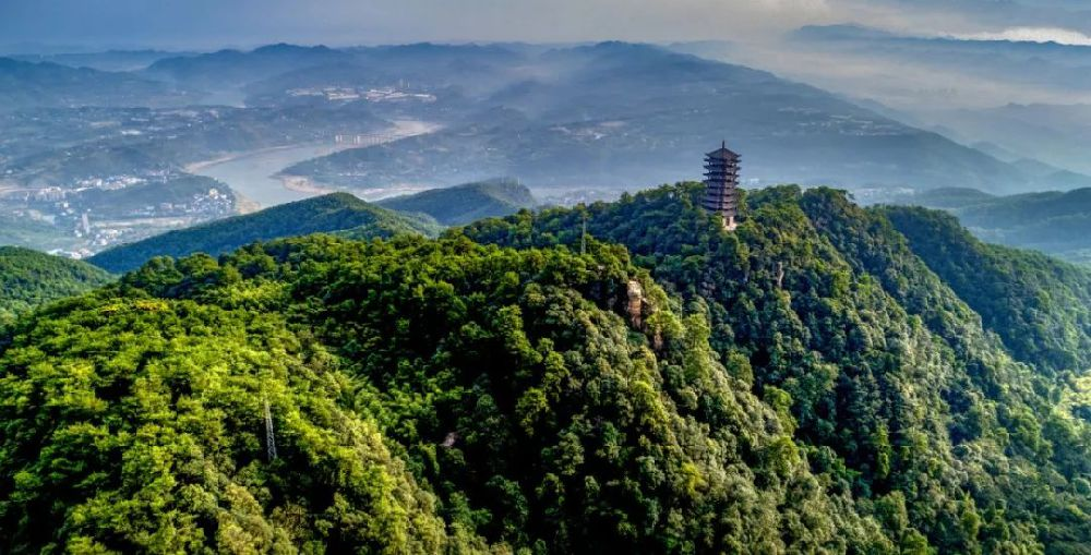 位于重庆市北碚区的缙云山,与四川青城山,峨眉山并称蜀中三大宗教名山