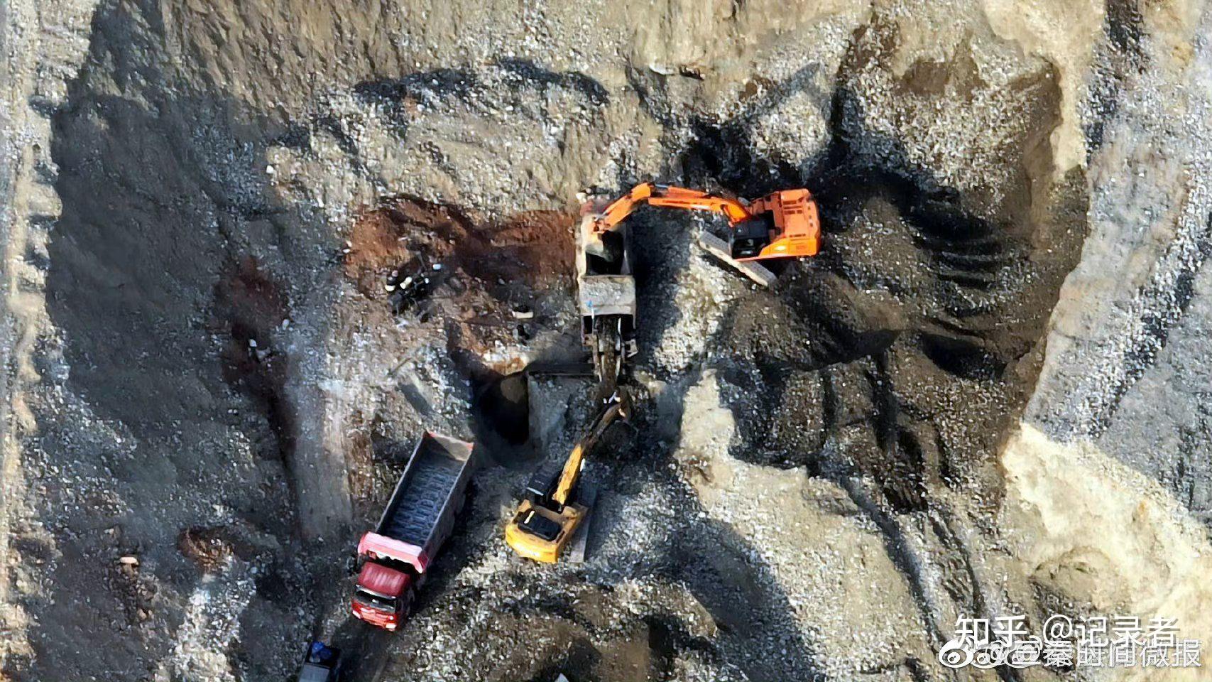 近日,接山西省临汾市浮山县东张乡二峰山群众反映:在老二峰选厂山下边