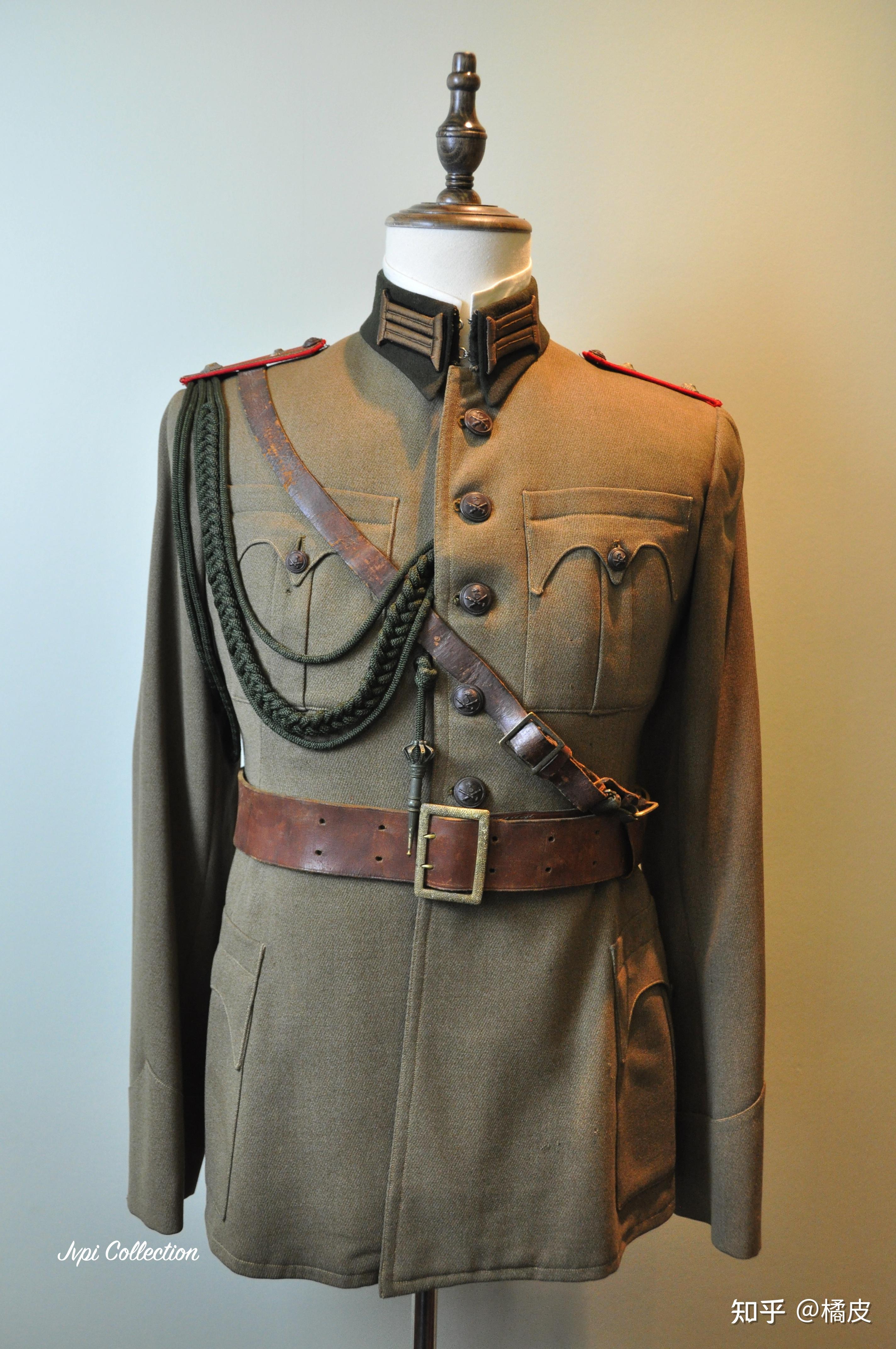 这件炮兵上校的m1936式常服上衣的品相在同类保加利亚军服藏品中近乎
