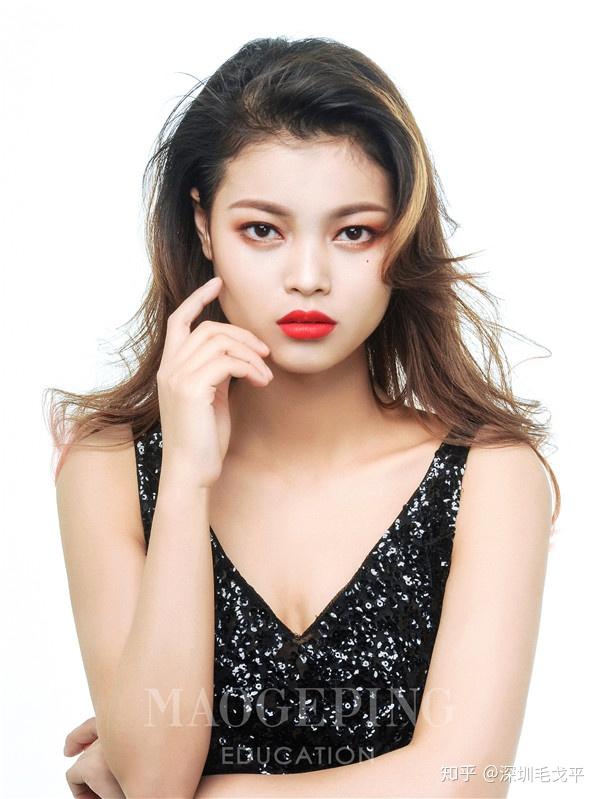 霸气又明艳的性感妆容真的很吸睛