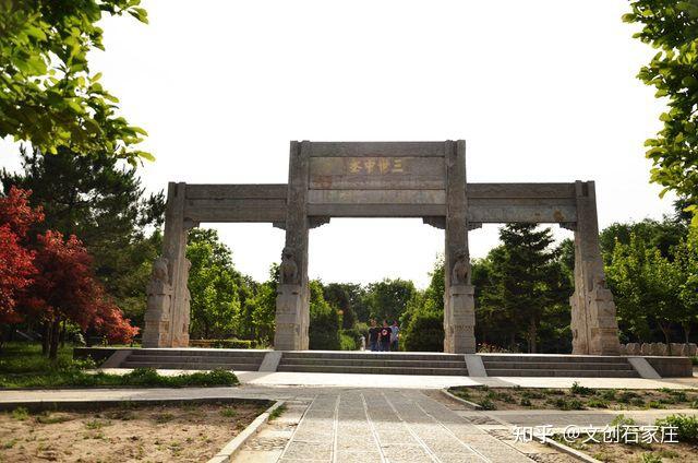 年,系为当时任巡抚山西宣府通议大夫,右副都御使的许守谦及其祖许瓒