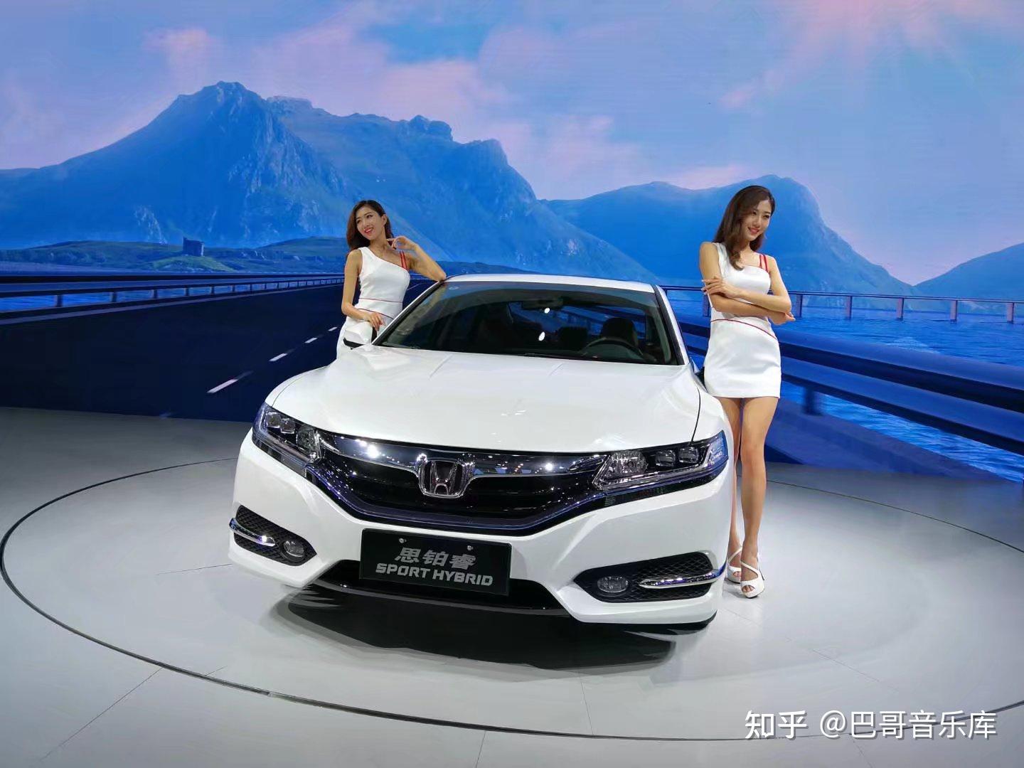 名车和美女搭配