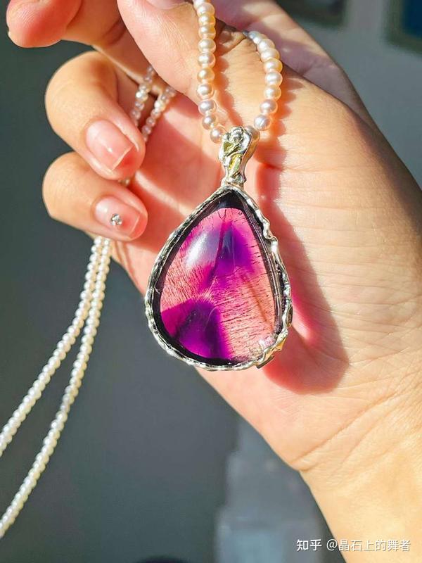 这些有着强大疗愈效果的宝石也能帮助我们缓解心灵的疲惫