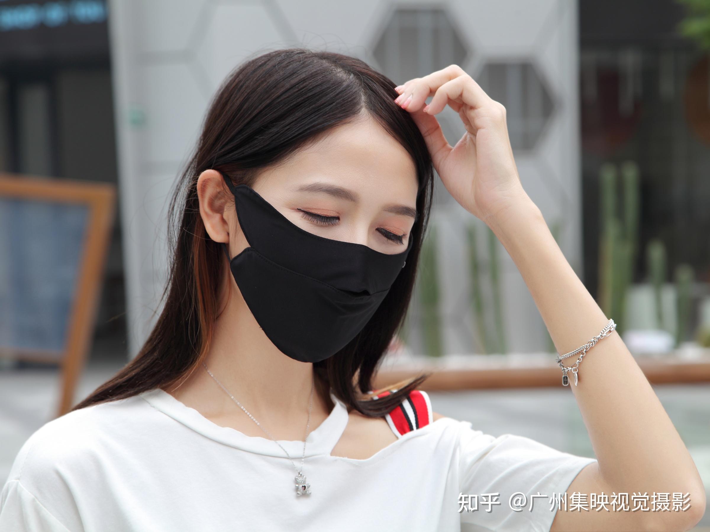 时尚简约口罩拍摄模特街拍图片