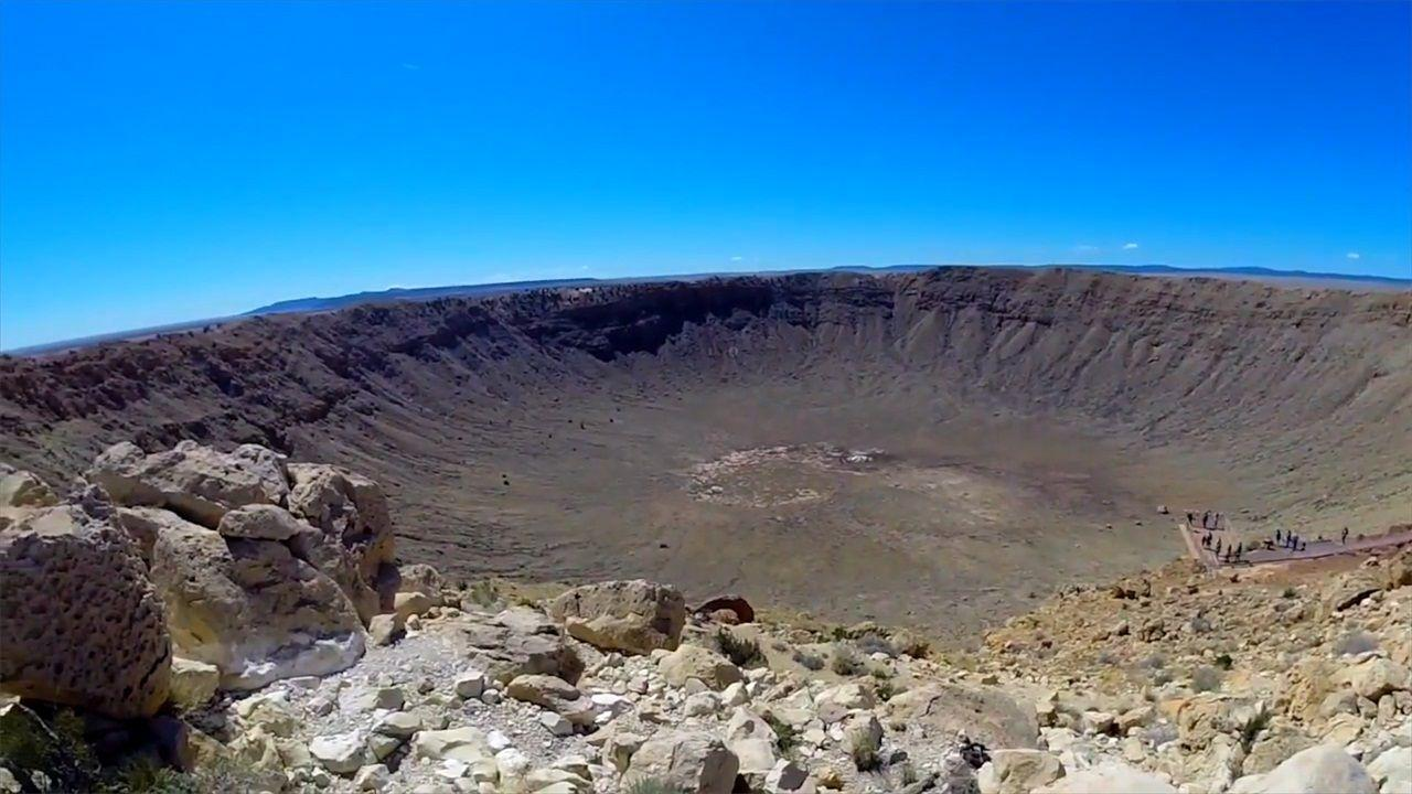 你知道地球上有個隕石坑的深度已經超過了地殼厚度嗎?