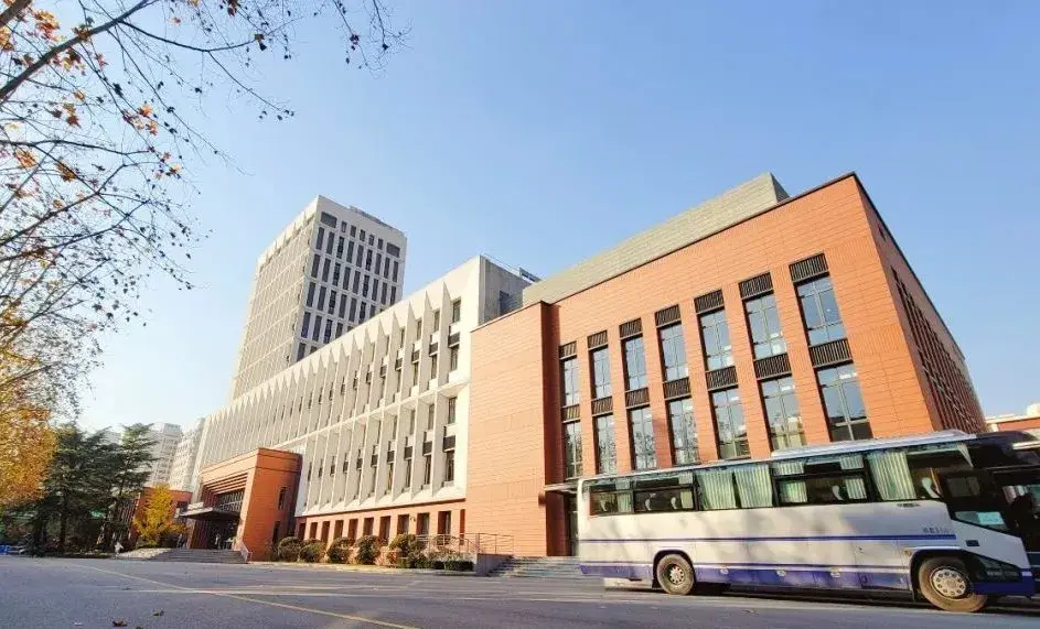 上海交通大学安泰经济与管理学院的前身可追溯到1903年的"南洋公学