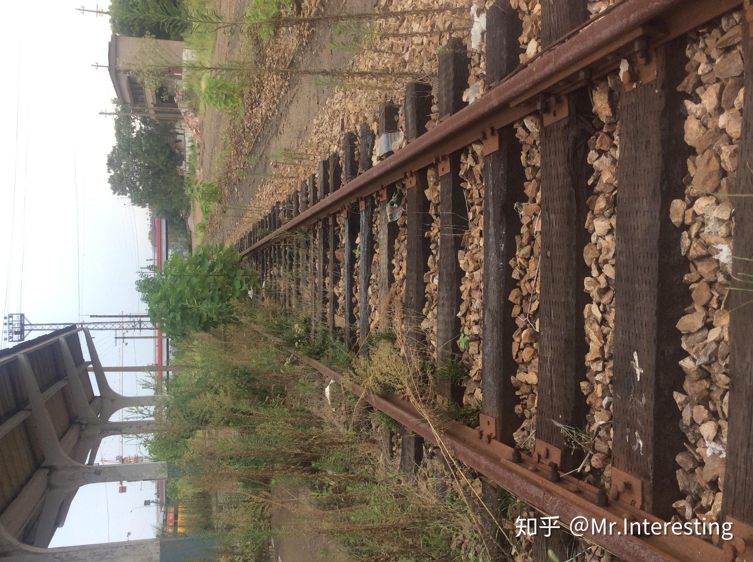 1909年6月—沪杭铁路(上海南-闸口,今沪昆铁路沪杭段)通车.