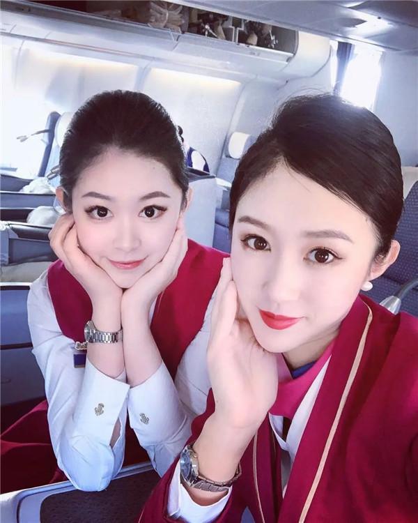 就业风采中国南方航空空姐李涵四年飞行在平安起落之中我热情不减