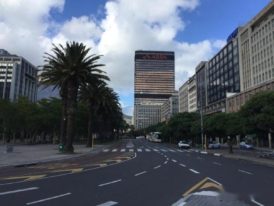 2015年11月,我们去南非开普敦参加一个建材展览会,一路上我们从上海至