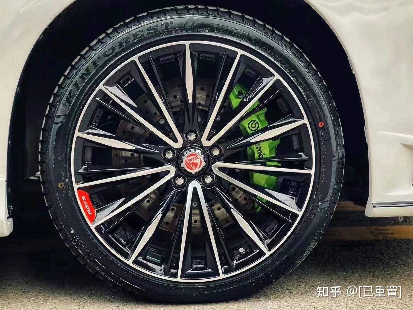 丰田威尔法 升级布雷博brembo前6后4套装/380打孔碟盘,后轮采用双卡钳