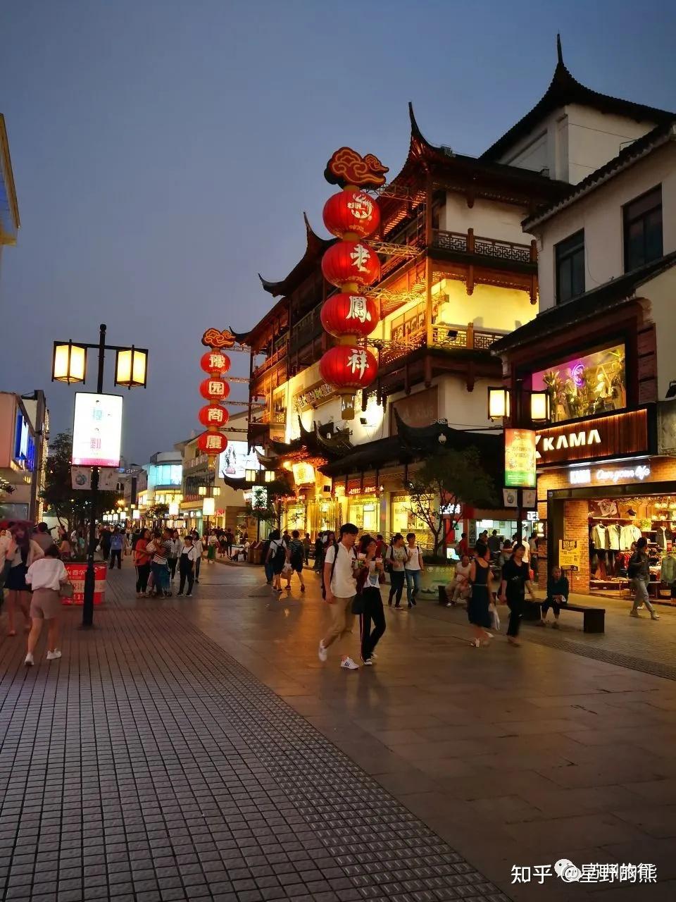 观前街耦园,原名涉园,位于江苏省苏州市内仓街小新巷6号,始建于清代初