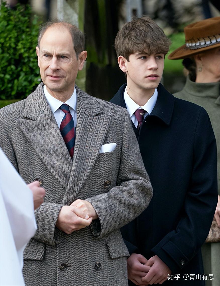 乔治小王子简直是威廉的缩小版,不仅越长越帅气,而且越发稳