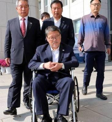 啥叫政治人物 v2-eff0b1ffcbd45056745483ebf8978511_1200x500.jpg