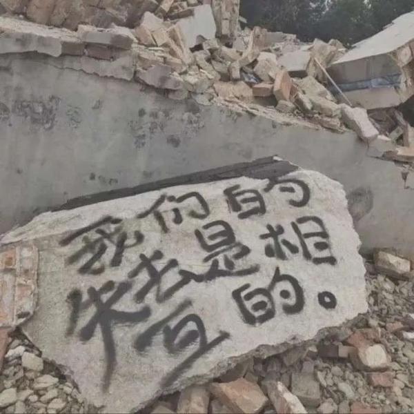 放弃材料文案(“人总会在心碎时偷偷放弃一些事”——文案背景图)