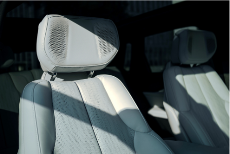 在设计之初,akg就把头枕扬声器纳入整个音响回放体系进行打造调校,在