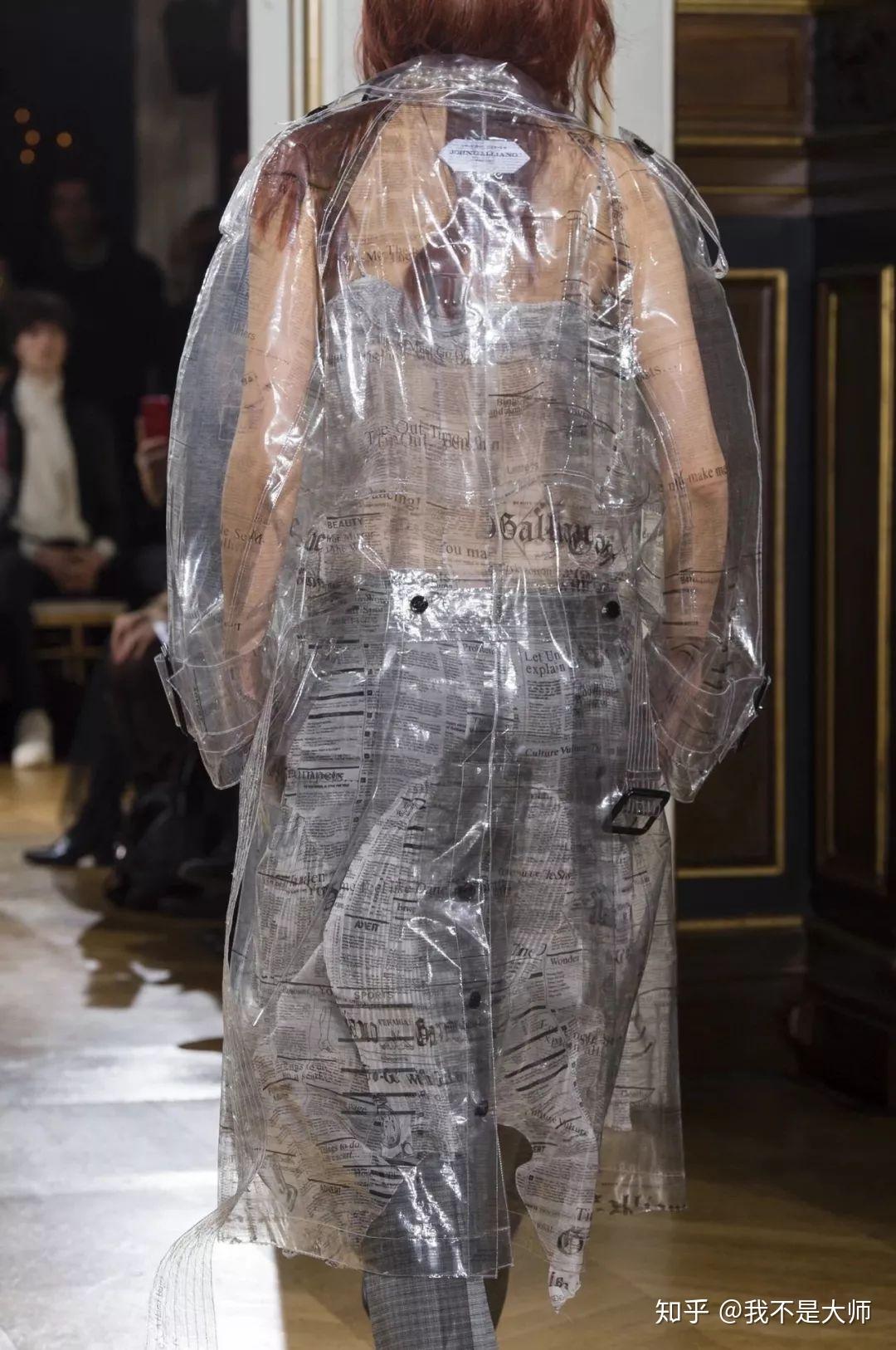 被川久保玲67加利亚诺争相穿上身的报纸有多帅时髦精不看报纸只想把