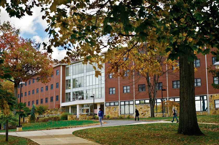 高年级学生宿舍- madonna hall