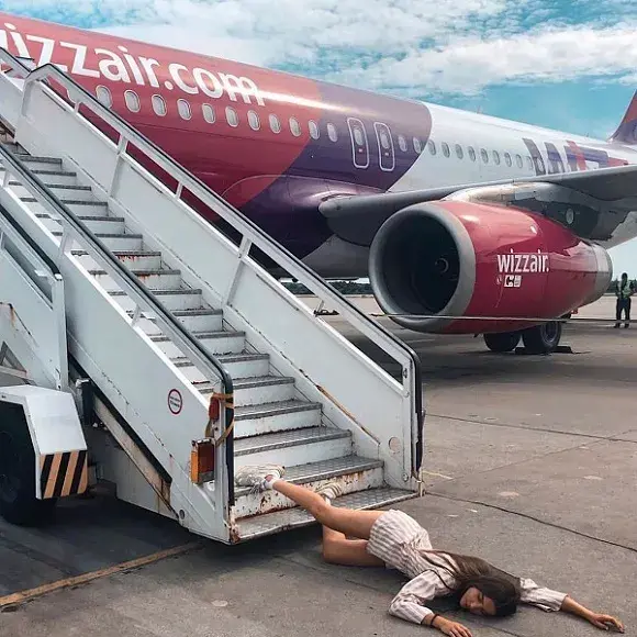 家里没点矿还真摔不起贫穷的我摔不出钞票的味道趴在地上的我只有肥胖